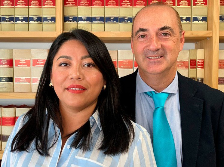 Servicios de extranjería, regularización de extranjeros, permisos de residencia, nacionalidad y gestión de trámites legales Casariche (Sevilla